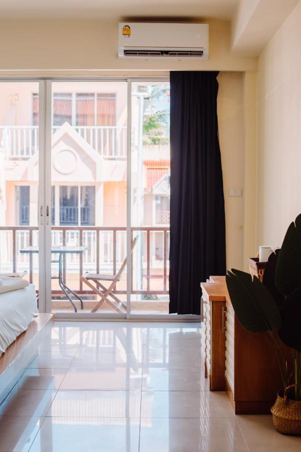 Patong Beach Side Hotel Екстериор снимка