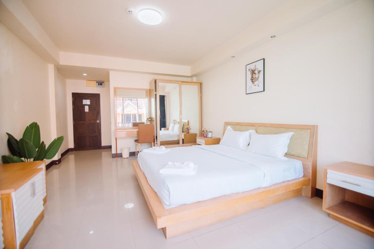 Patong Beach Side Hotel Екстериор снимка
