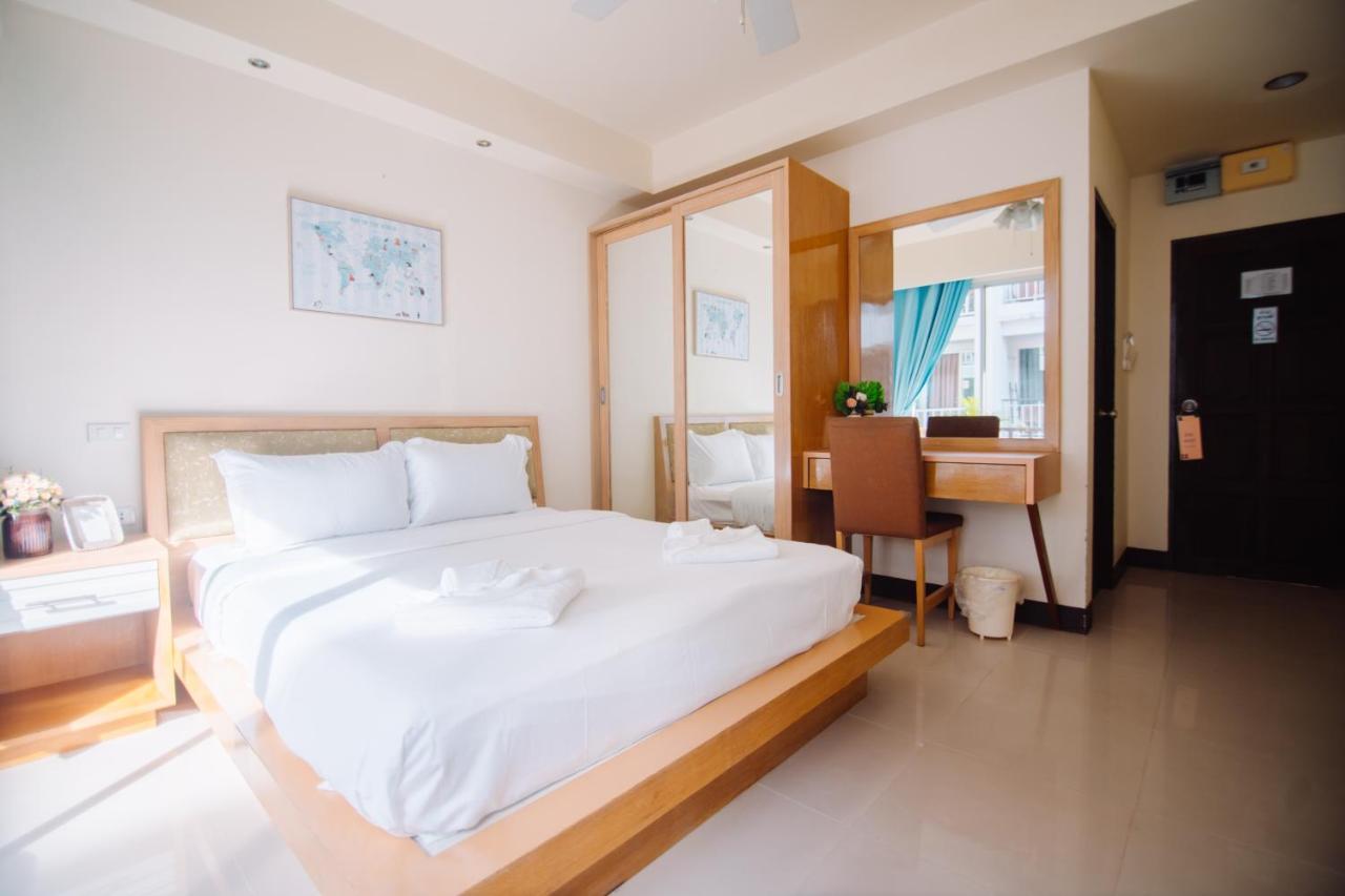 Patong Beach Side Hotel Екстериор снимка