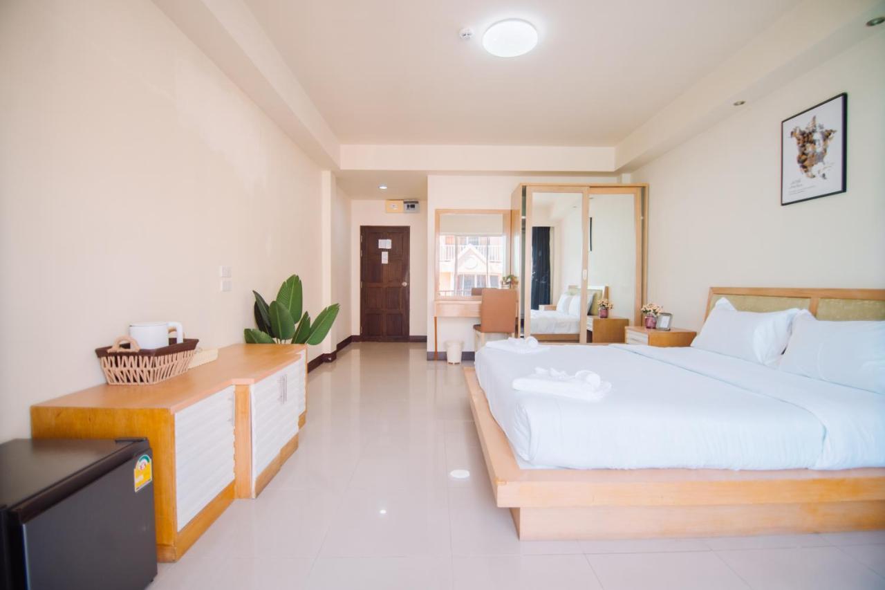 Patong Beach Side Hotel Екстериор снимка