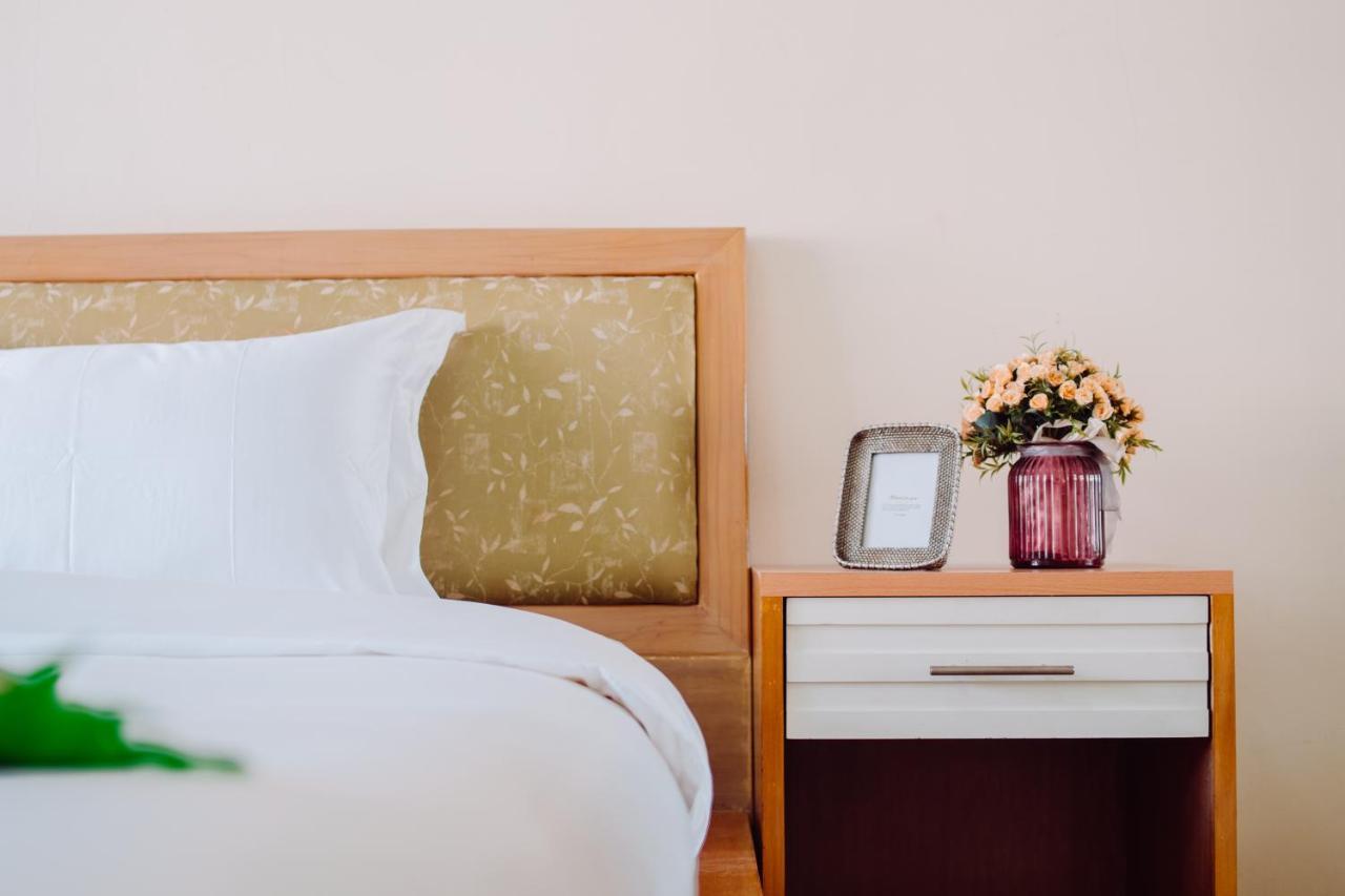 Patong Beach Side Hotel Екстериор снимка