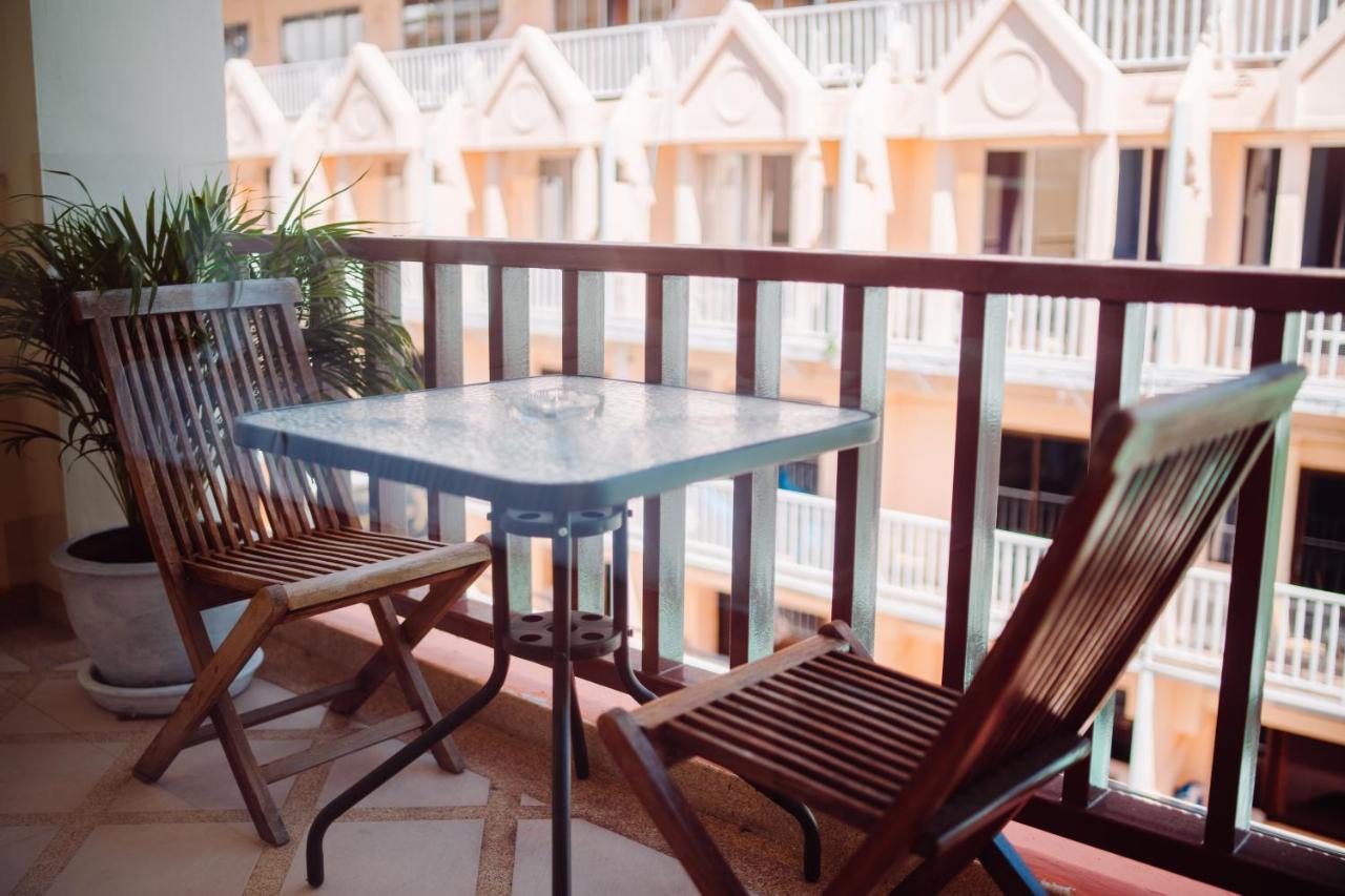 Patong Beach Side Hotel Екстериор снимка